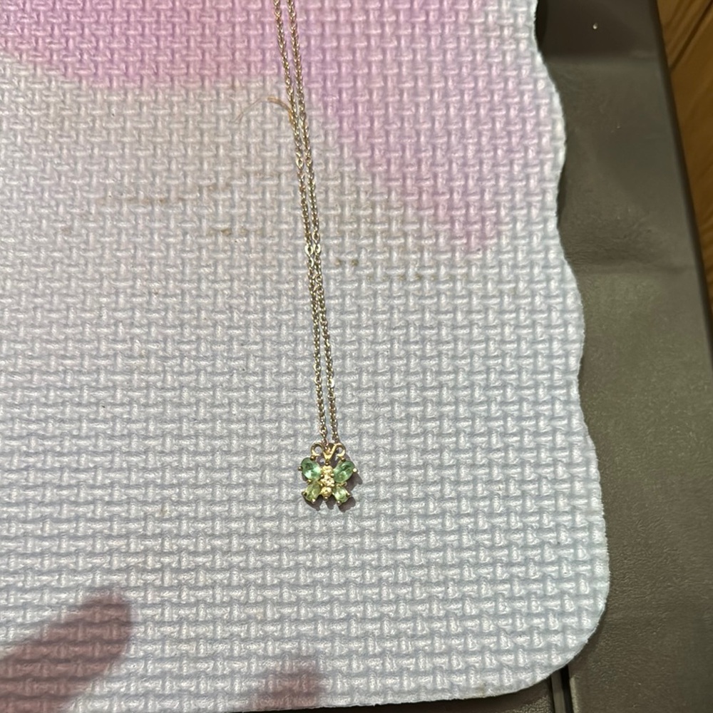 Elegant silver tone  and Green butterfly Pendant Necklace August birth stone